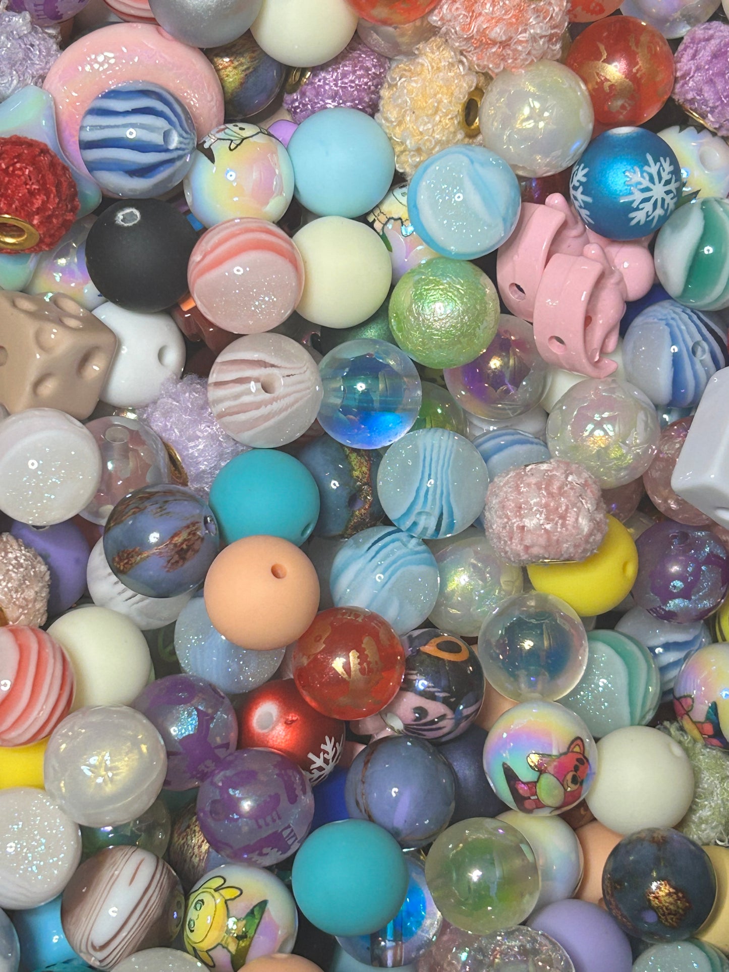 16 MM Random Bead Scoop – 10 Pieces – Matte, UV, Glow, Printed, Lumi, 3D, Fluffy, Crackle, Bubble, Double Wall Beads for Beadable Pens