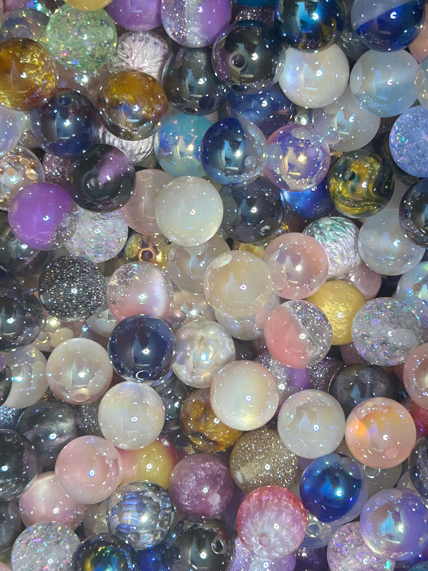 16 MM High Quality Random Bead Scoop – 10 Pieces – UV, Galaxy, Cat Eye, Reflective Glitter, Glitter, Encapsulated Crowns and Beads, Matte Cat Eye Beads for Beadable Pens