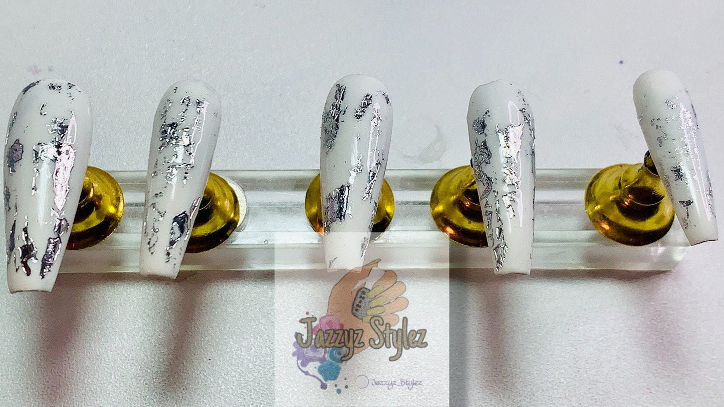 50% OFF!! MEDIUM (2, 6, 5, 6, 8) Elegant Silver and White Ballerina Press Ons