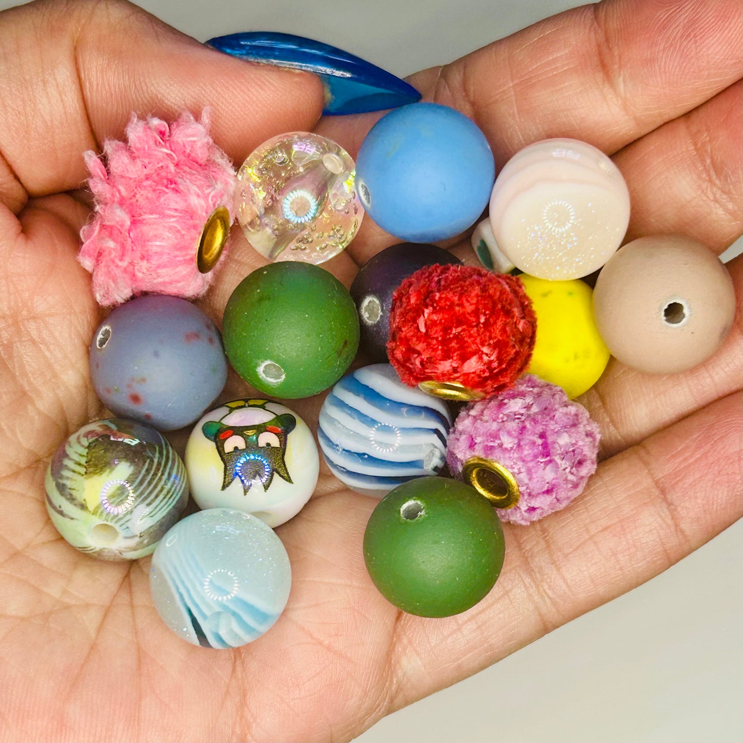 16 MM Random Bead Scoop – 10 Pieces – Matte, UV, Glow, Printed, Lumi, 3D, Fluffy, Crackle, Bubble, Double Wall Beads for Beadable Pens