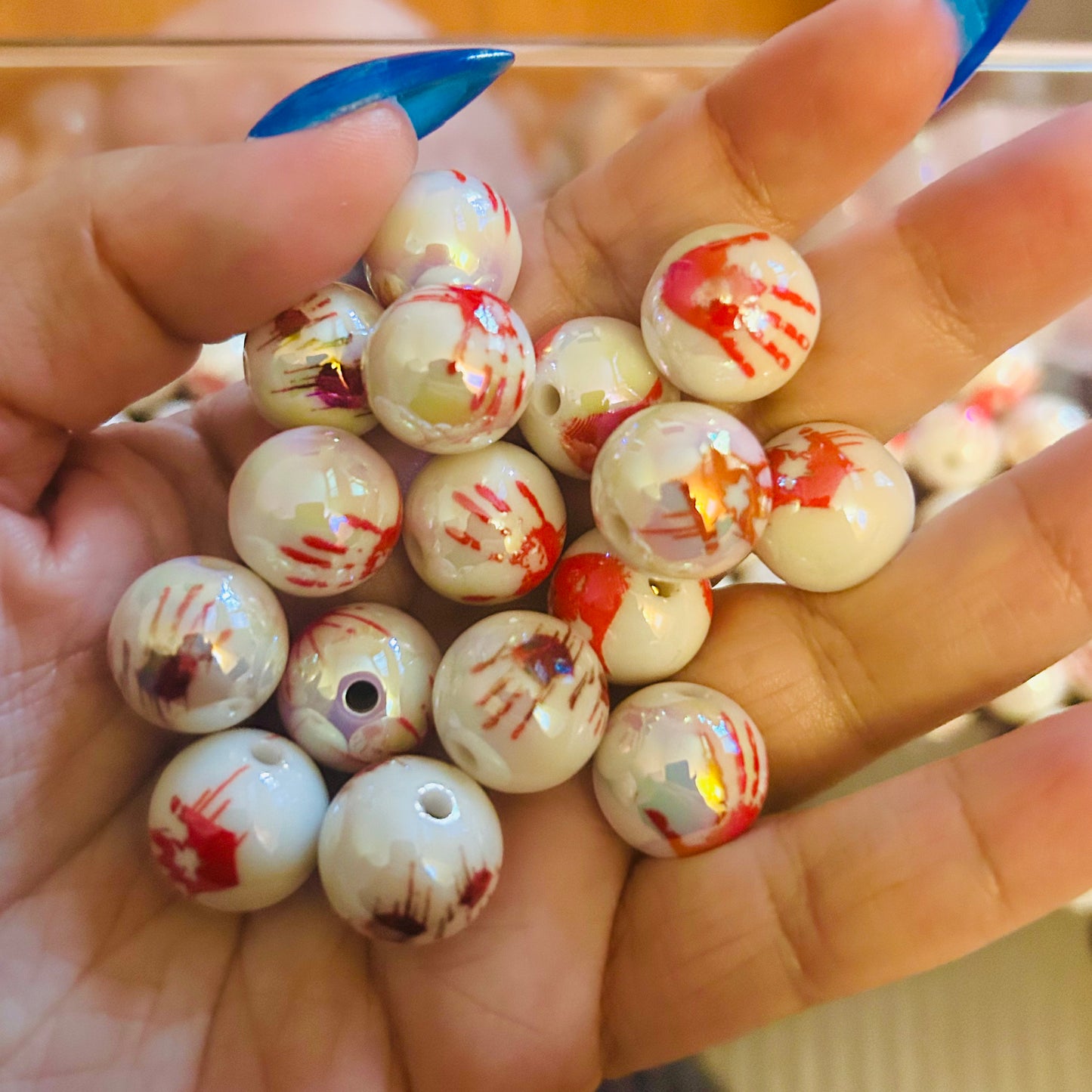 10pcs 16mm Halloween Red Bloody Hand Beads – Scary Blood Smear Hand Beads for Spooky Jewelry, Pens, & Crafts