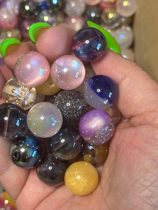 16 MM High Quality Random Bead Scoop – 10 Pieces – UV, Galaxy, Cat Eye, Reflective Glitter, Glitter, Encapsulated Crowns and Beads, Matte Cat Eye Beads for Beadable Pens